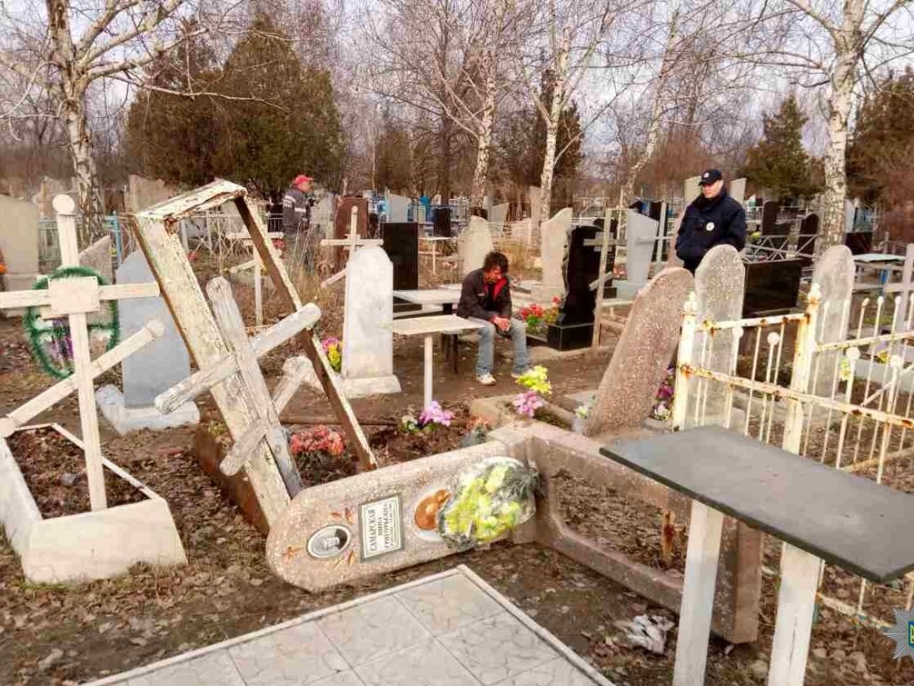 Возле кладбища в Днепре обнаружили неопознанный труп (ФОТО)