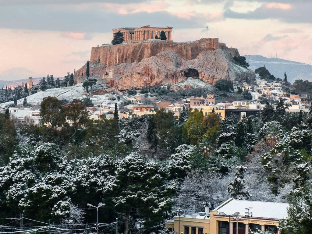 Сильный снегопад застал врасплох жителей Афин (ФОТО, ВИДЕО)