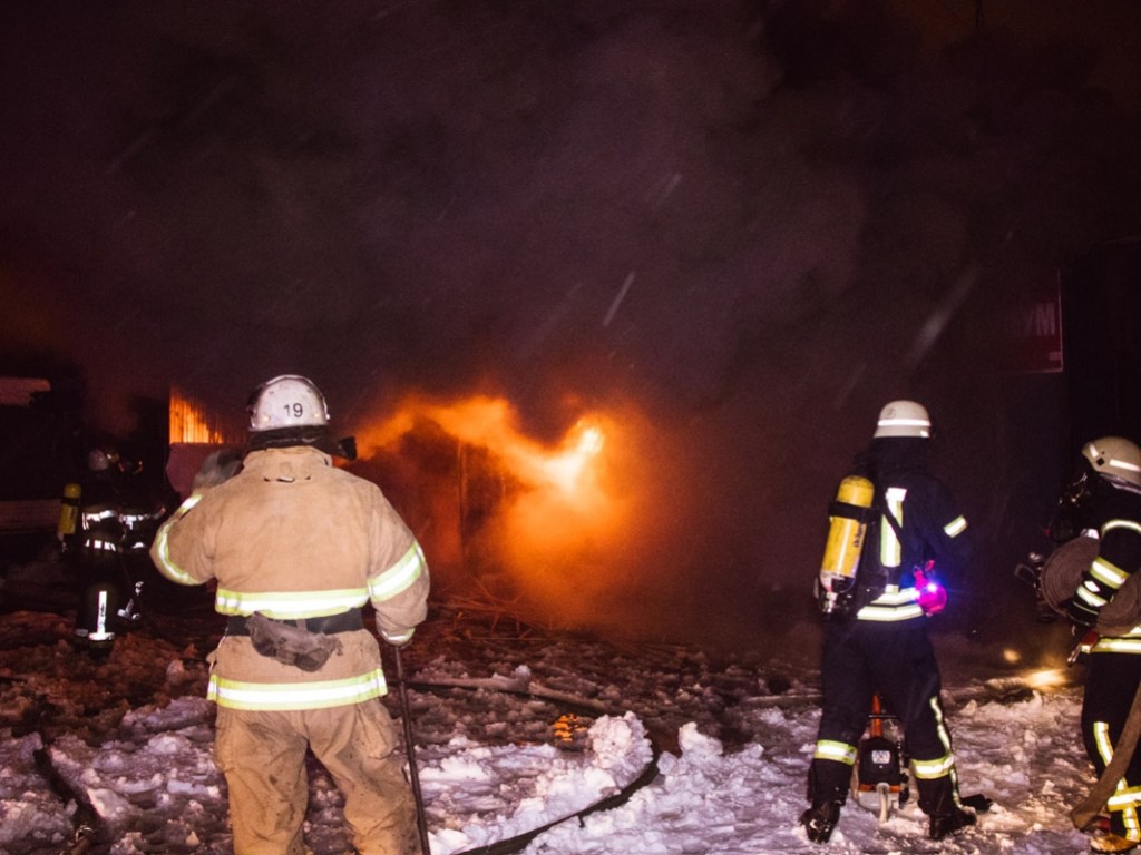 При пожаре в Хмельницкой области погибло три человека (ФОТО)