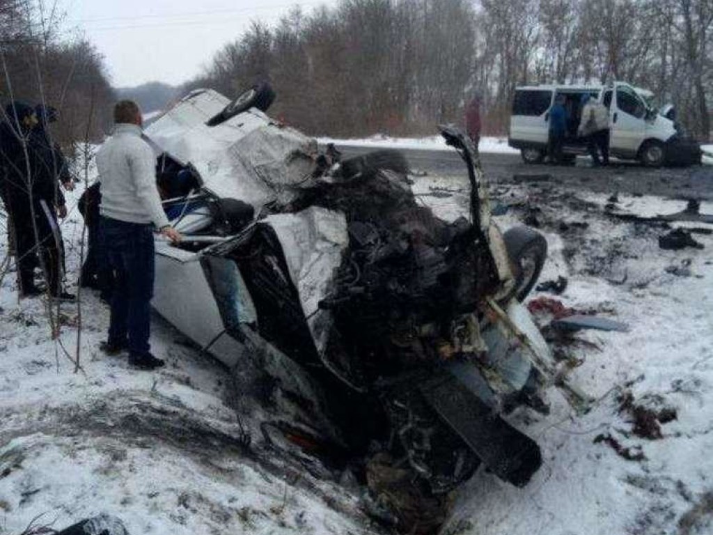 На Буковине столкнулись два микроавтобуса: семь человек получили травмы (ФОТО)