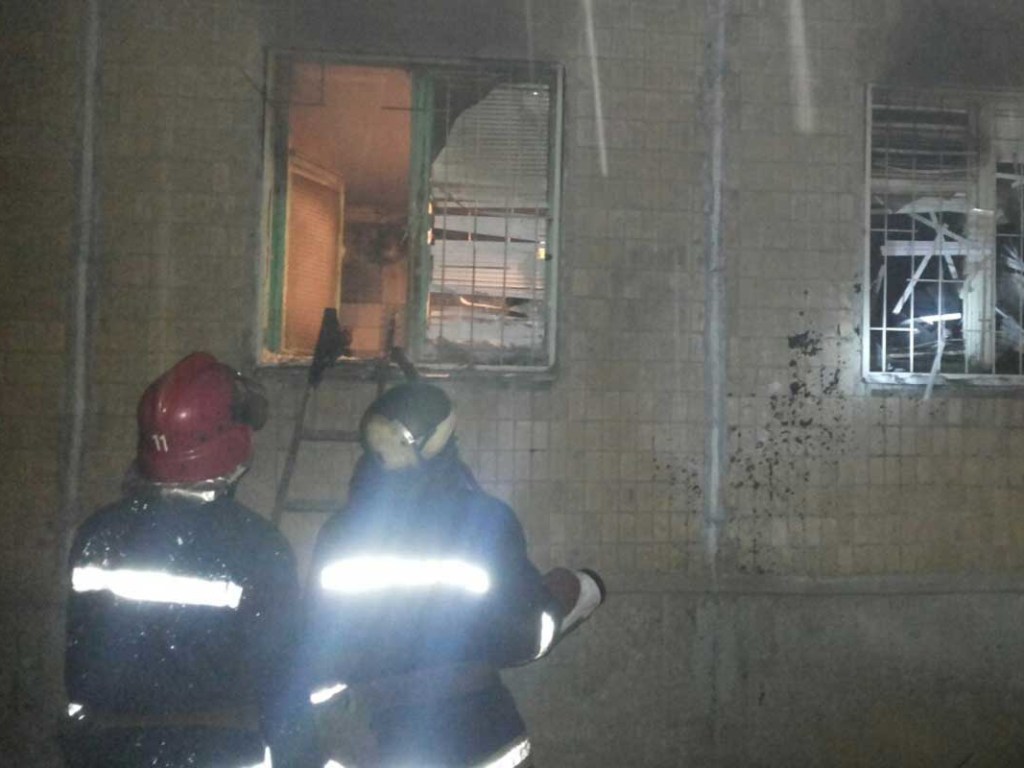 Курил в постели: В Харькове произошел пожар в многоэтажке (ФОТО)