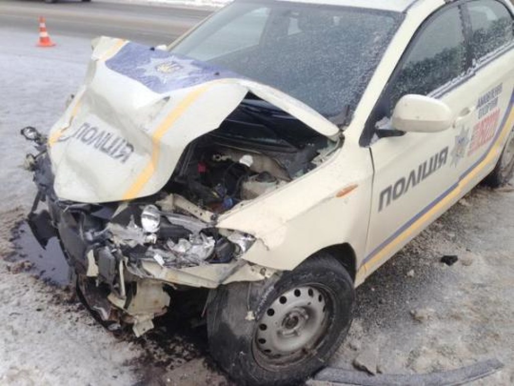 Под Киевом автомобиль полиции охраны угодил в ДТП (ФОТО)