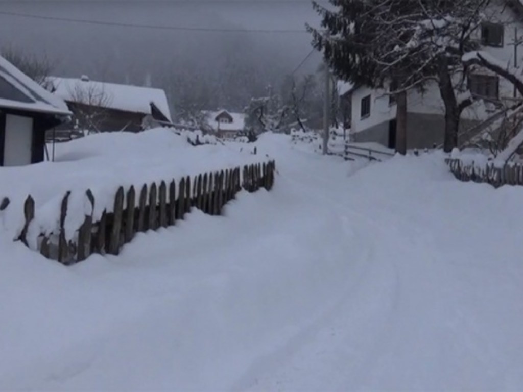 Из-за мощных снегопадов на Балканах ввели режим ЧП (ФОТО)