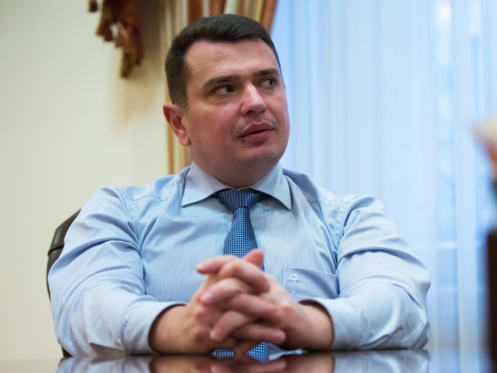 Директор НАБУ Сытник получил 30 тысяч гривен за «выслугу лет»