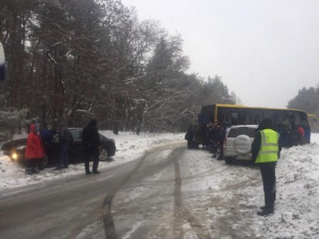 В Полтавской области пассажирский автобус попал в аварию