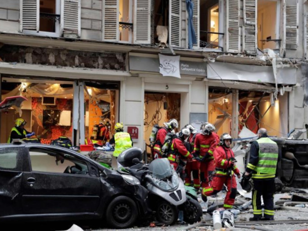 Мощный взрыв в центре Парижа: 4 человека погибло, ещё 36 пострадали