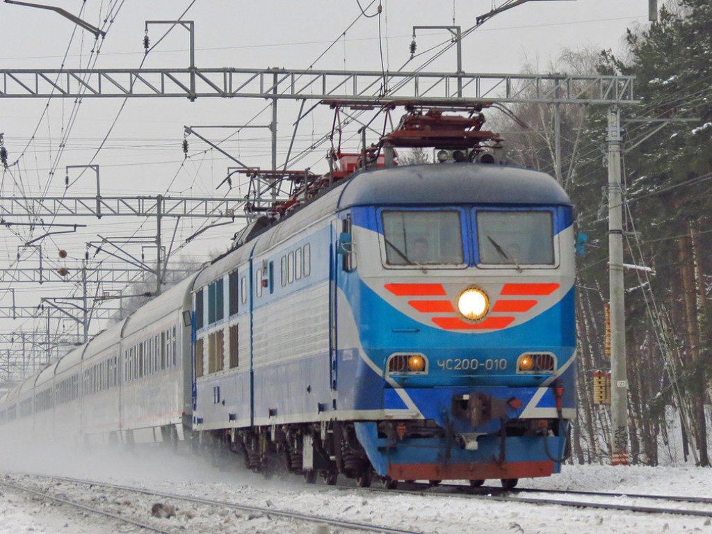 Без теплой обуви и одежды: В Запорожской области киевлянин перепутал поезда и очутился неизвестно где