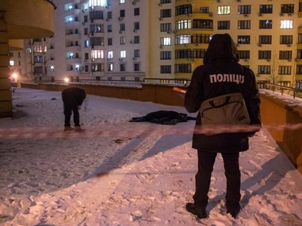 В центре Киева из окна 24 этажа выбросился мужчина (ВИДЕО)