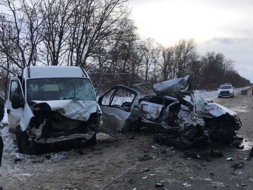 Роковое ДТП под Харьковом: столкнулись Volkswagen и Hyundai, четыре человека погибли