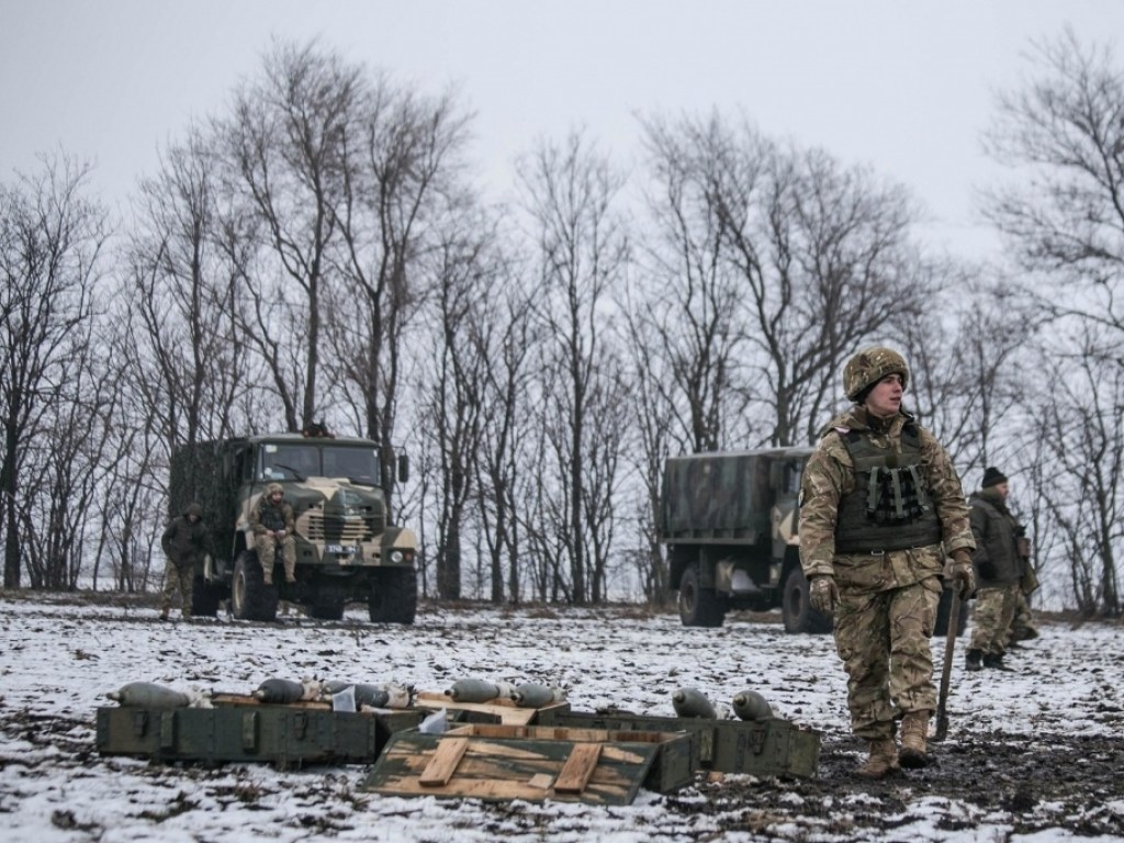 На Донбассе двое военнослужащих получили ранения