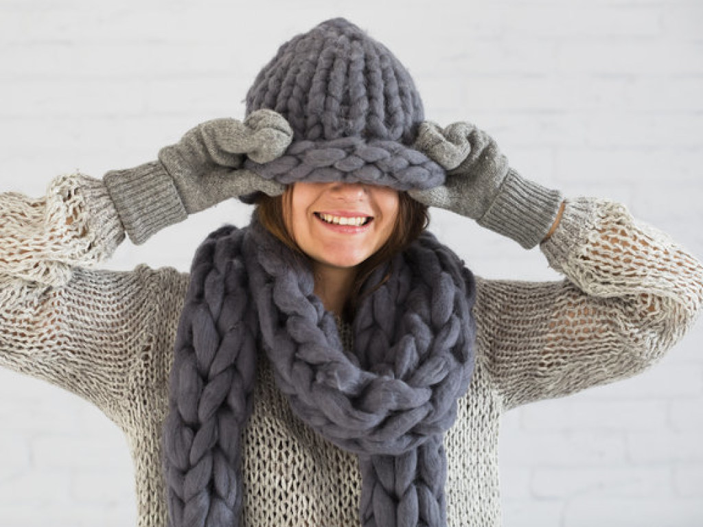 Дерматологи назвали страшную опасность от зимних шарфов