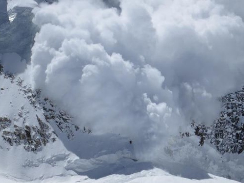 В Альпах из-за схода лавин пять человек погибли, один числится пропавшим без вести