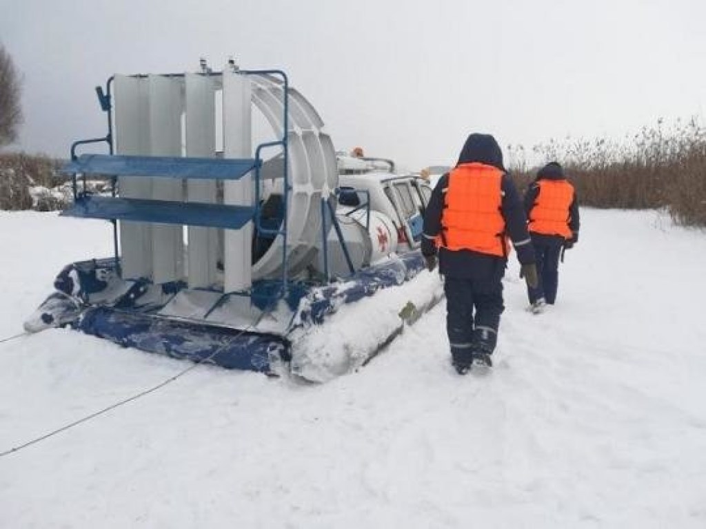 На Киевском водохранилище снегоход провалился под лед: двое мужчин погибли (ФОТО)