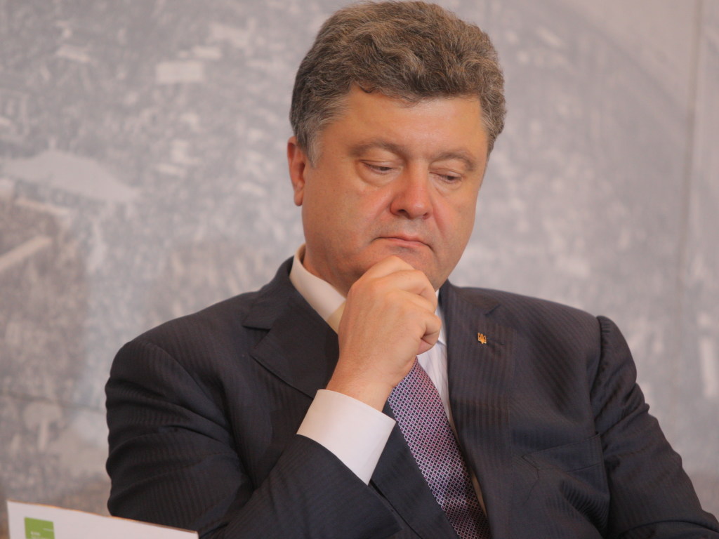 Порошенко: установление мира на Донбассе не зависит от украинских политиков