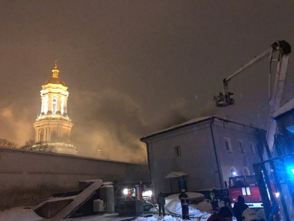В Сети обсудили пожар в Киевской Лавре: подозревают поджог ради сокрытия кражи ценностей