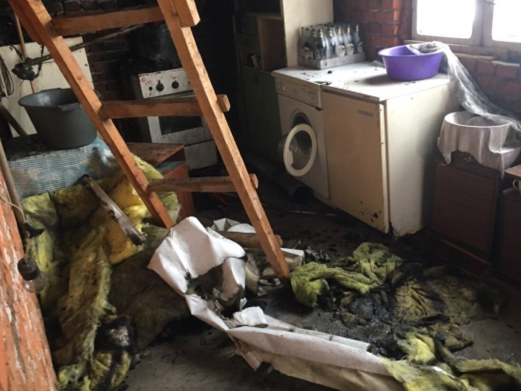 На Закарпатье 21-летний парень пострадал при тушении пожара (ФОТО)