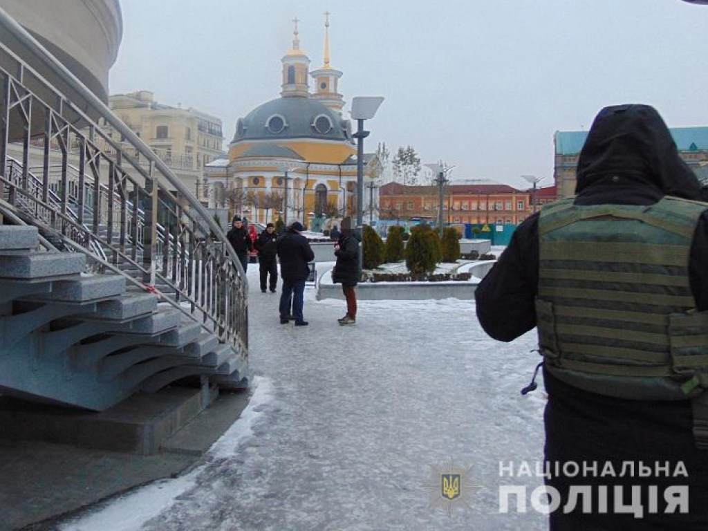 На Почтовой площади в Киеве приковали и ограбили мужчину (ФОТО)
