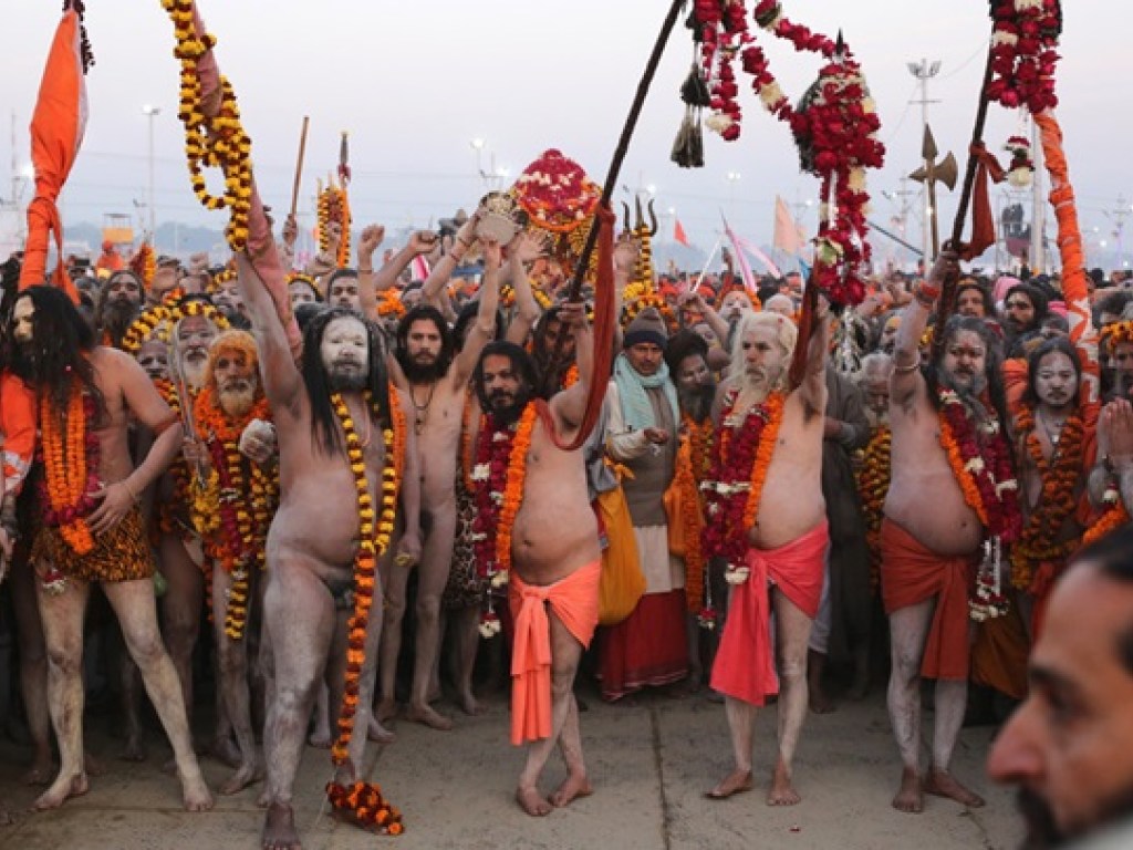 В Индии начался зрелищный религиозный фестиваль (ФОТО)