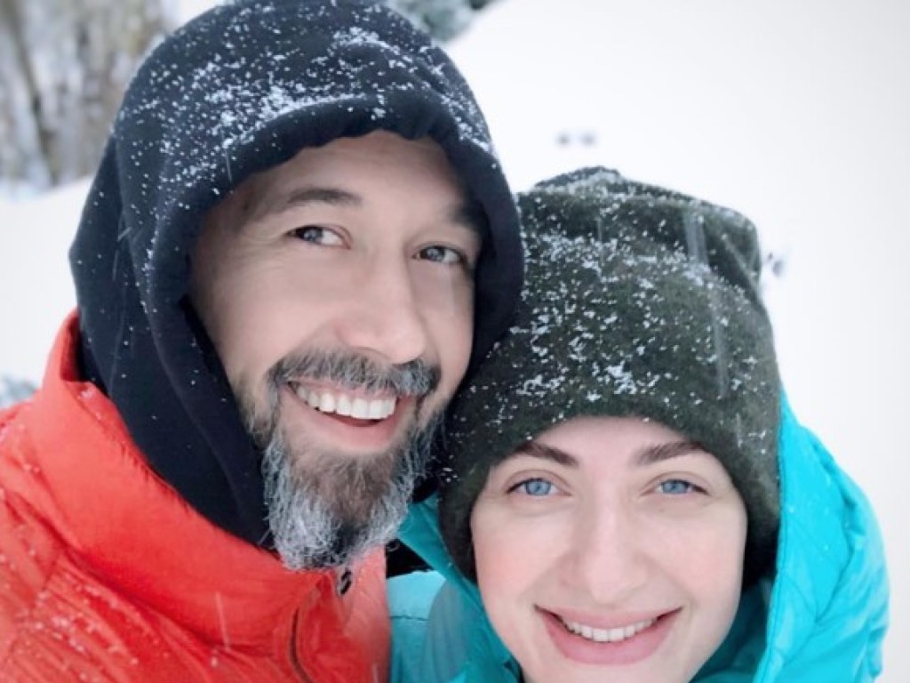 Бородатый Бабкин снялся голым в снегу с женой (ФОТО)