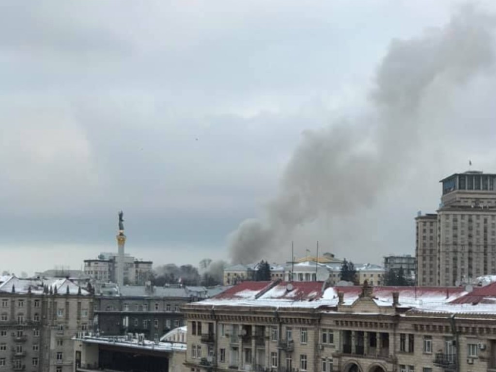 В Киеве на Крещатике произошёл пожар в нежилом здании