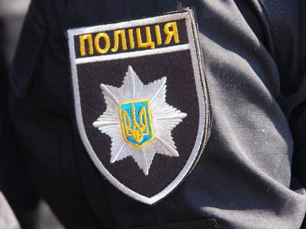 Неизвестные в масках подстрелили копа в Харькове