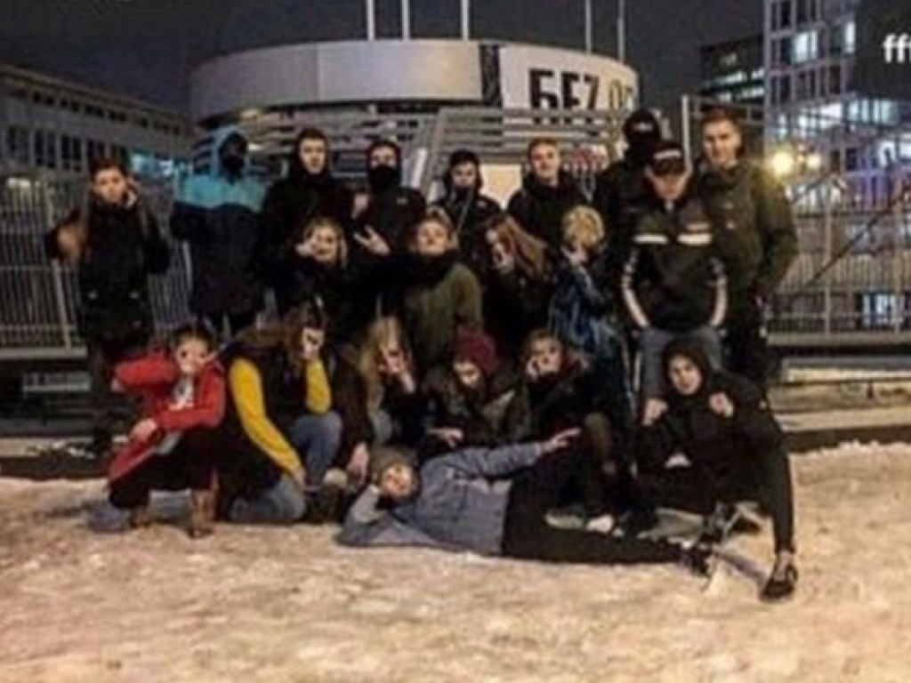 Подростков, избивших мужчину в Киеве, опознали в соцсетях (ФОТО)