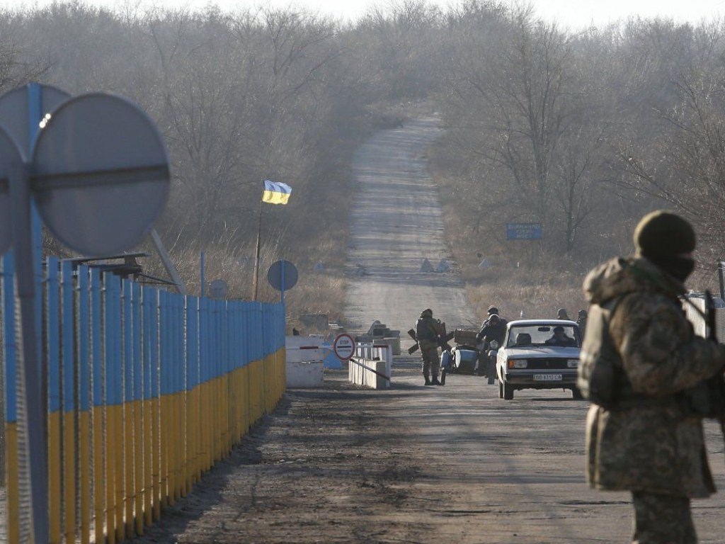 На линии разграничения на Донбассе внезапно умерла женщина 