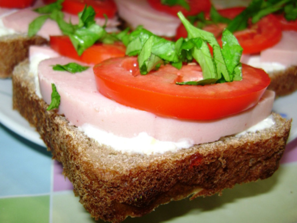 Рецепт дня:  «Ностальгические» бутерброды с колбасой