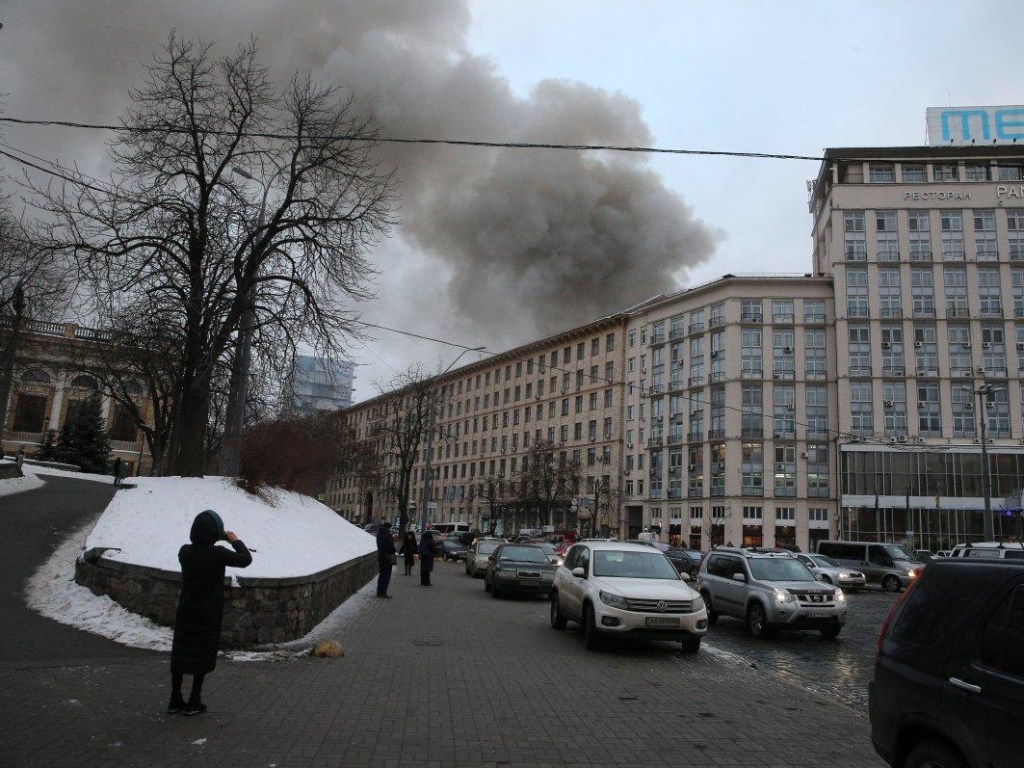 Спасатели потушили пожар в центре Киева