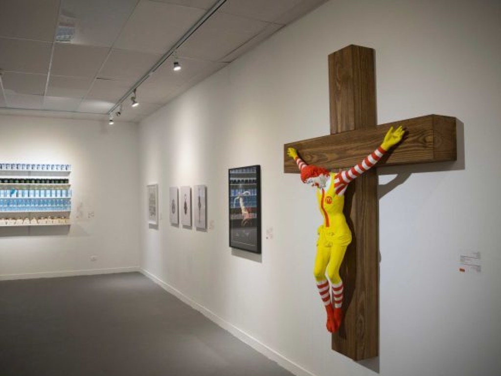 В Израиле разразился скандал из-за фигуры распятого клоуна (ФОТО, ВИДЕО)