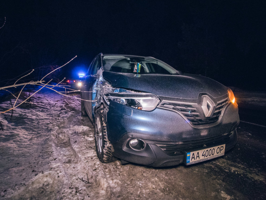 На левом берегу Киева водитель Renault сбил бойца ВСУ (ФОТО)