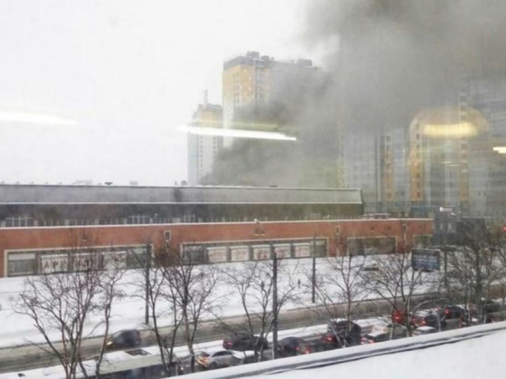 В Санкт-Петербурге начался пожар в крупной типографии, есть жертвы (ФОТО)