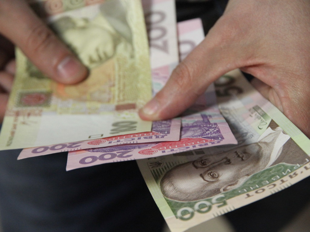 Средняя заработная плата в Украине должна быть не меньше 600-700 евро – депутат