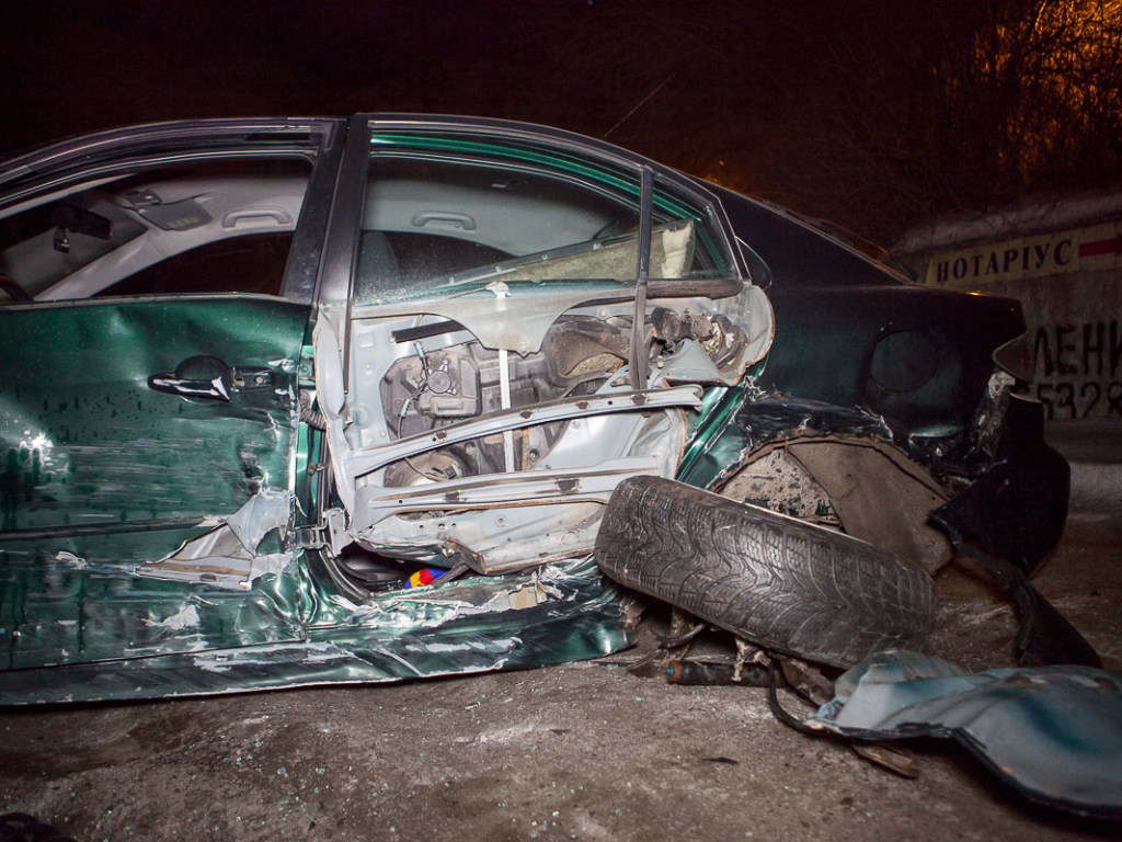 В Днепре столкнулись Mazda и Mercedes: пострадал 3-летний ребенок (ФОТО, ВИДЕО)
