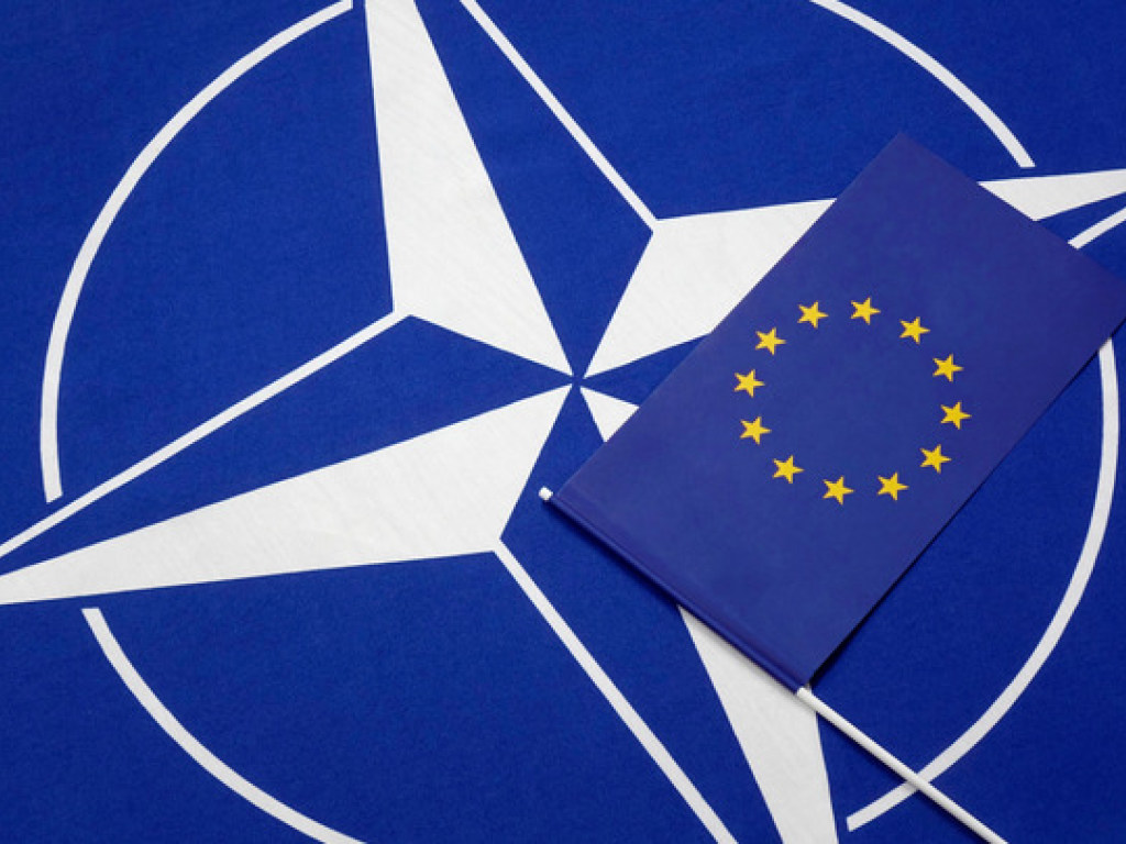 Рада в марте закрепит в Конституции Украины курс на вступление в НАТО и ЕС – эксперт