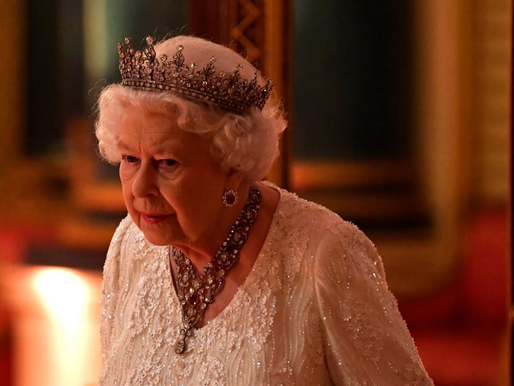 Спустя день после ДТП с супругом: Королева Великобритании нарушила ПДД