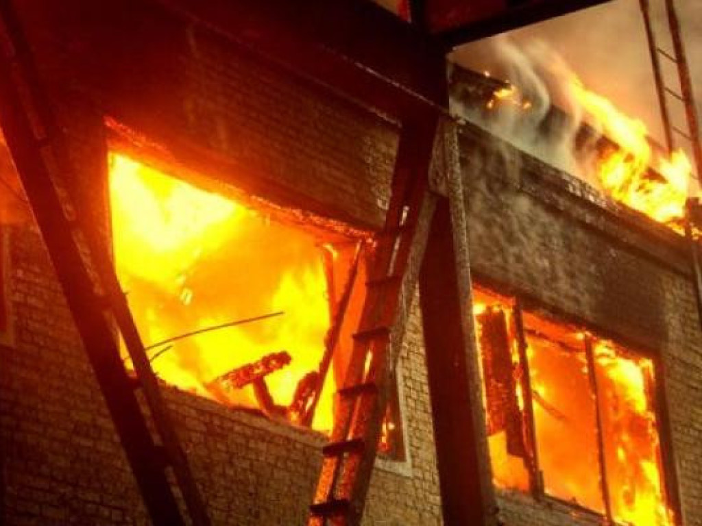 Под Луганском прогремел мощный взрыв в доме: есть жертвы (ФОТО)