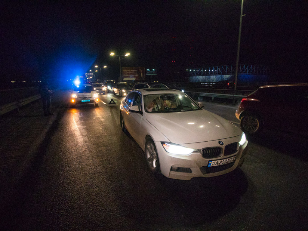 На Южном мосту в Киеве столкнулись четыре иномарки (ФОТО, ВИДЕО)