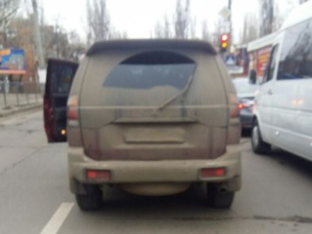 В Николаеве пьяный водитель на Kia столкнулся с Mitsubishi и скрылся с места ДТП