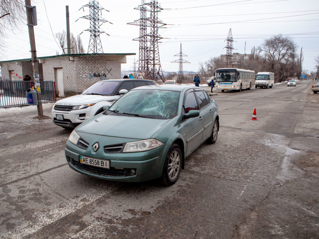 В Днепре Renault сбил мужчину-пешехода на «зебре» (ФОТО, ВИДЕО)