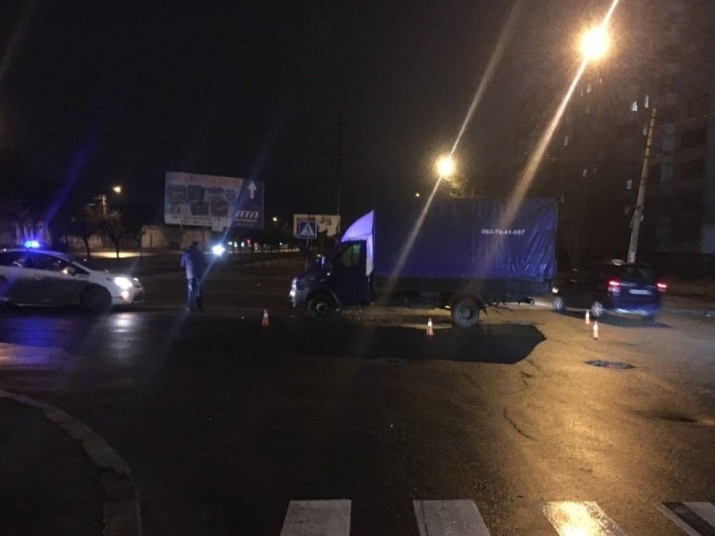 В Николаеве «ГАЗель» протаранила Mitsubishi,  от удара иномарку несколько раз развернуло на дороге (ФОТО)