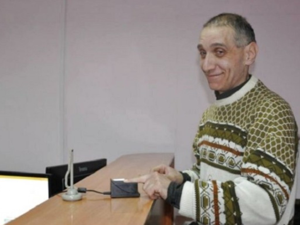 Житель Тернополя получил свой первый паспорт в 53 года (ФОТО)