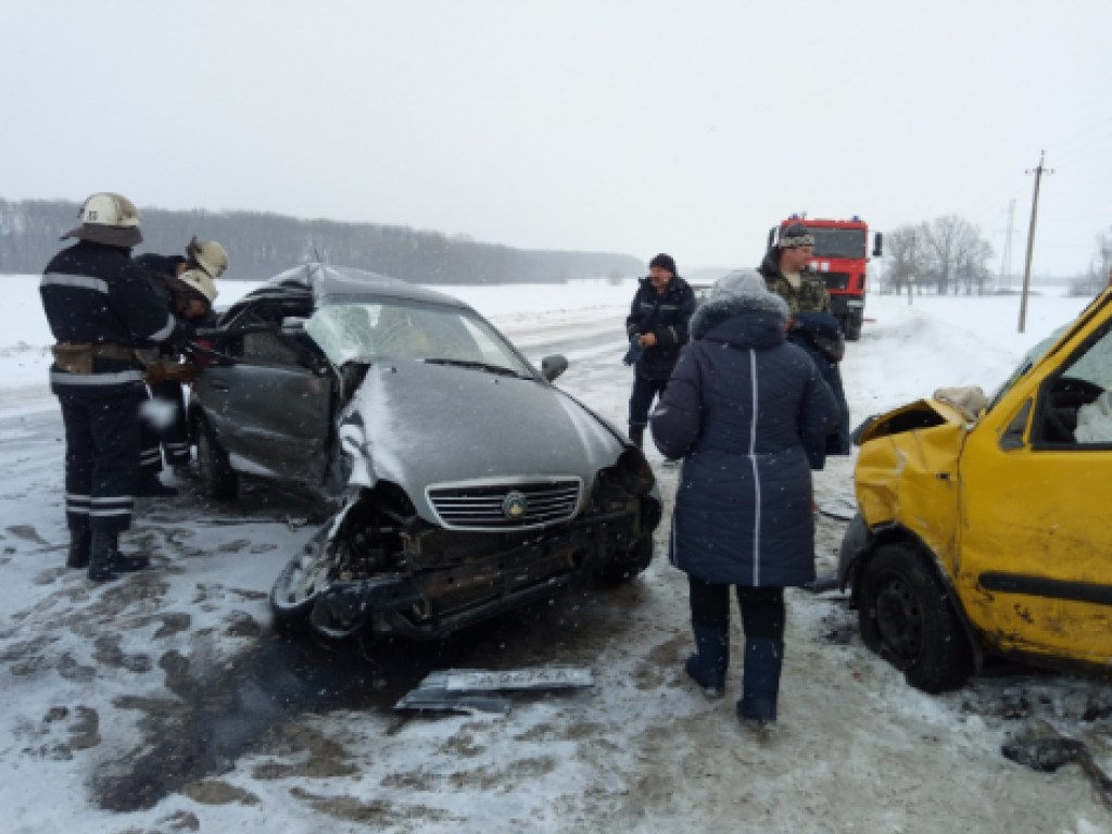 Крупное ДТП в Кировоградской области: погибли два человека, еще трое – пострадали (ФОТО)