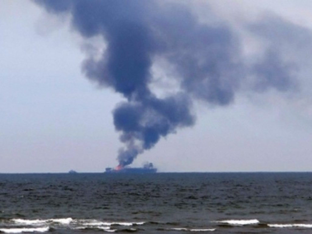 Незаконно возили газ: вскрылись новые подробности о загоревшихся танкерах в Керченском проливе