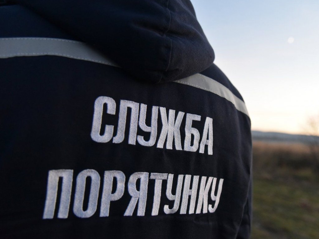 На Донбассе сотрудники ГСЧС попали под обстрел, есть пострадавшие
