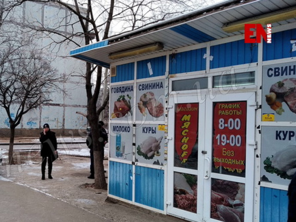 Вооруженный мужчина ограбил магазин с колбасой в Запорожской области (ФОТО, ВИДЕО)