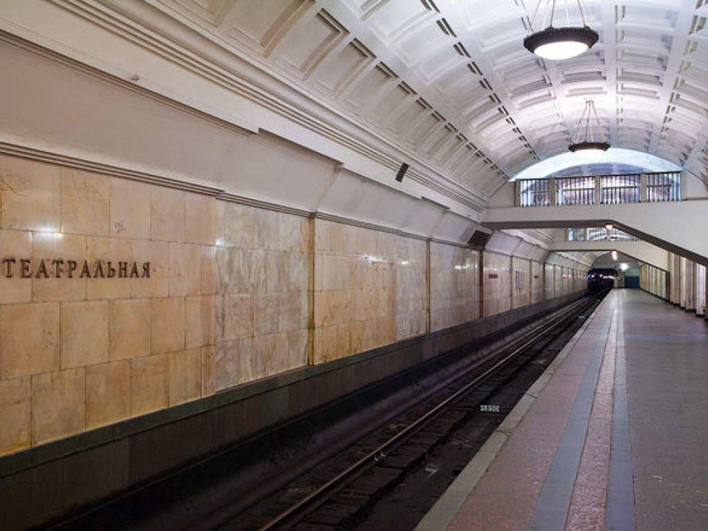 На станции метро «Театральная» в Киеве умер мужчина