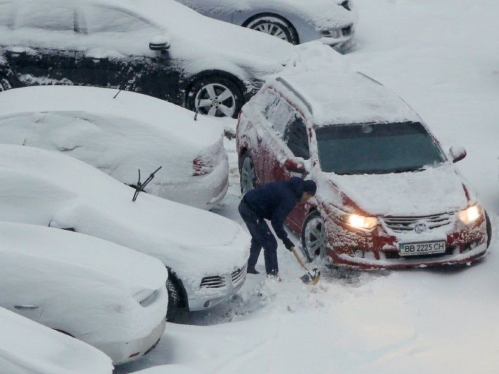 Уборка снега в Киеве: возник реальный бардак в связи с парковками автомобилей &#8212; депутат