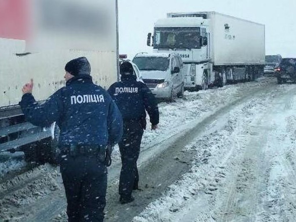 В Киевской области коллапс из-за снегопада – полиция