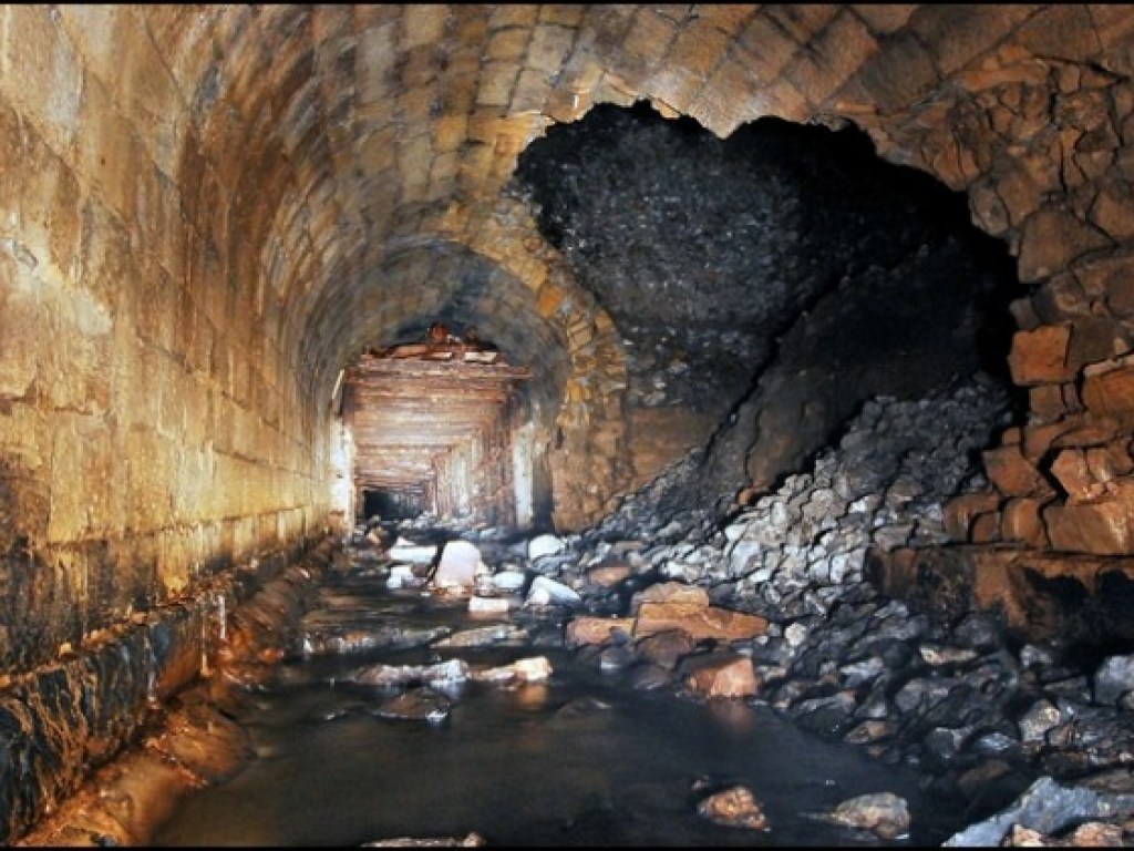 На шахте в Польше произошли подземные толчки: есть жертвы